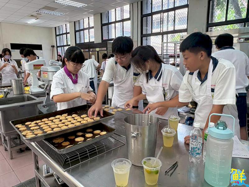 高市圖攜手漢來美食舉辦「品好書‧讀好味」活動 讓學生體會惜食與永續價值