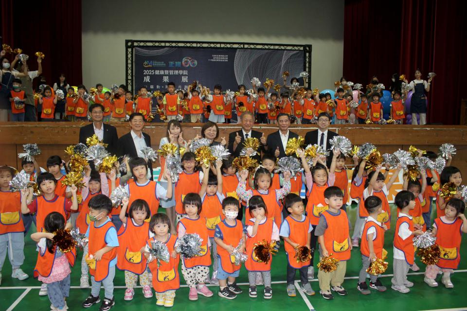 正修科大健管學院「AI驅動‧跨域共融」展 旗下7系所秀創新教學等成果