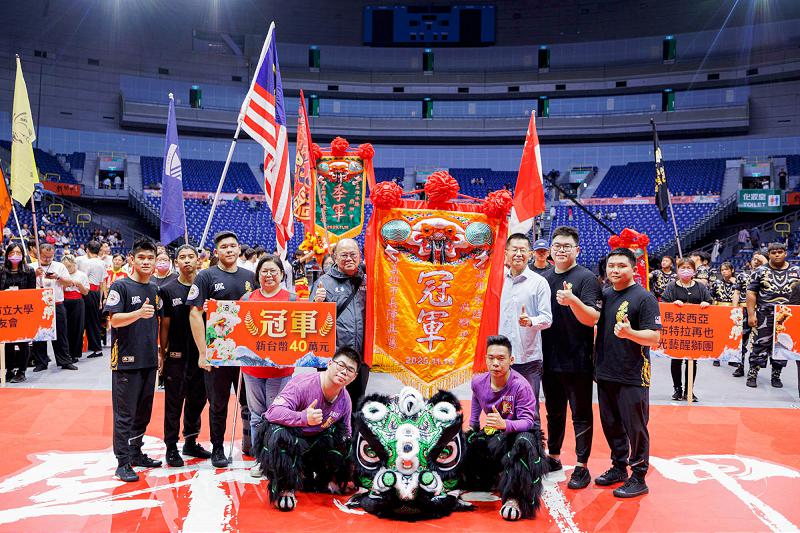 高史博2025高雄戲獅甲空中躍決戰巨蛋 馬來西亞布特拉再也光藝醒獅團奪冠