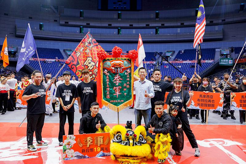 高史博2025高雄戲獅甲空中躍決戰巨蛋 馬來西亞布特拉再也光藝醒獅團奪冠