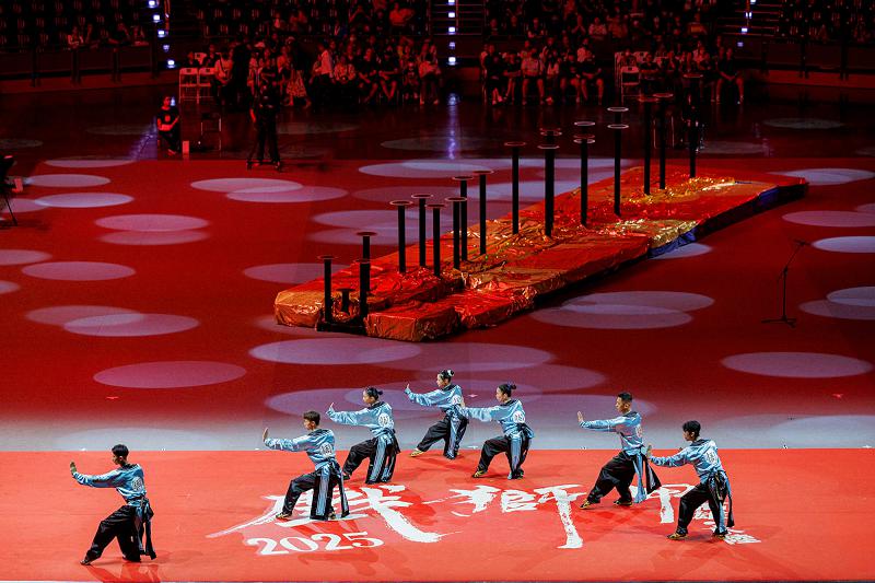 高史博2025高雄戲獅甲空中躍決戰巨蛋 馬來西亞布特拉再也光藝醒獅團奪冠