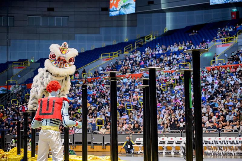 高史博2025高雄戲獅甲空中躍決戰巨蛋 馬來西亞布特拉再也光藝醒獅團奪冠