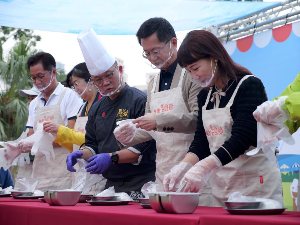 高雄米食節  蛇（什）麼都好吃 中央公園成為熱鬧的米食博覽會