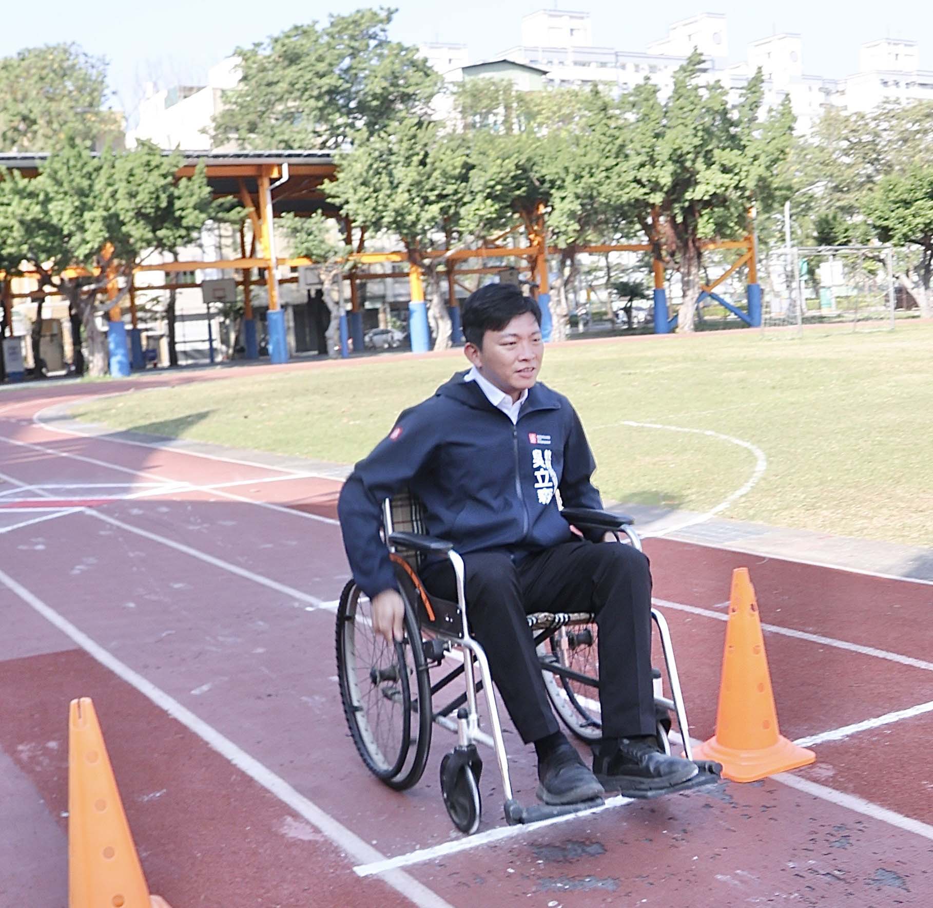 114年高市特教與健體領域輔導團體育教師增能研習 總統教育獎黃昊恩演示身障運動