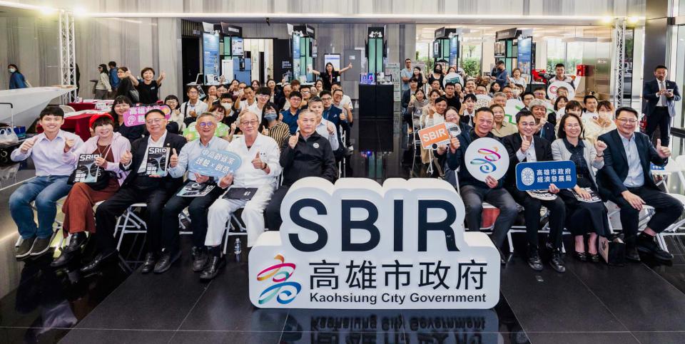 高市經發局地方型SBIR113年評鑑8家優秀企業 成果發表會頒獎表揚