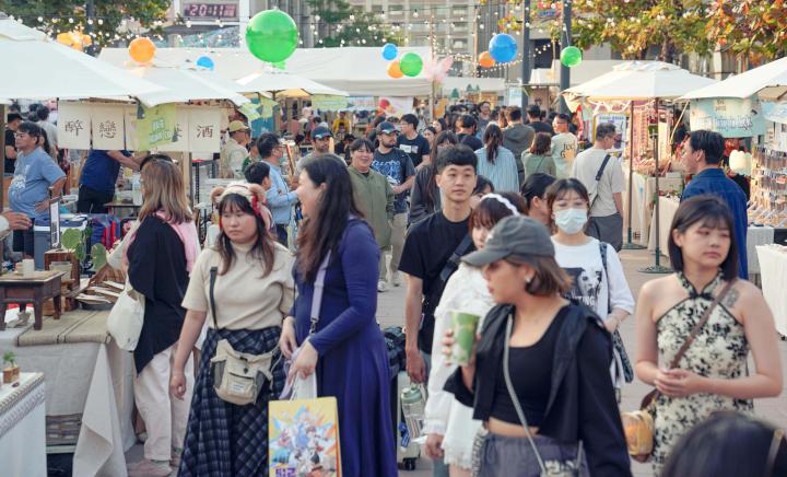 高市青年局第四屆品味生活節駁二 Pinway 8 號倉庫 64品牌參展市集舞台演出不間斷