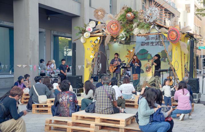 高市青年局第四屆品味生活節駁二 Pinway 8 號倉庫 64品牌參展市集舞台演出不間斷