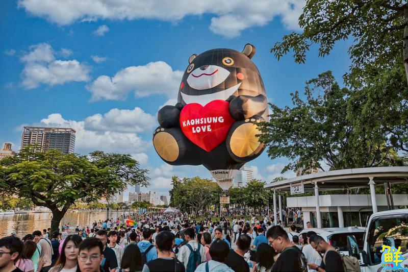 高雄熊來了!「2025高雄愛‧月熱氣球」即將登場 9/17搶購繫留體驗票