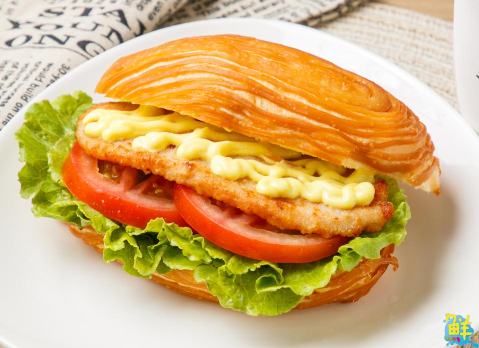 楠梓在地好厝邊! 卡莉莎早午餐從早晨到午夜 美味與微笑不打烊