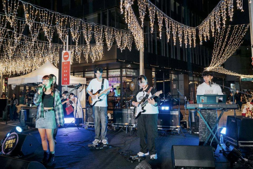2025 年第三屆高雄聖誕生活節聖誕黃金週Golden大舞台 串連青年局活動吸逾20萬人
