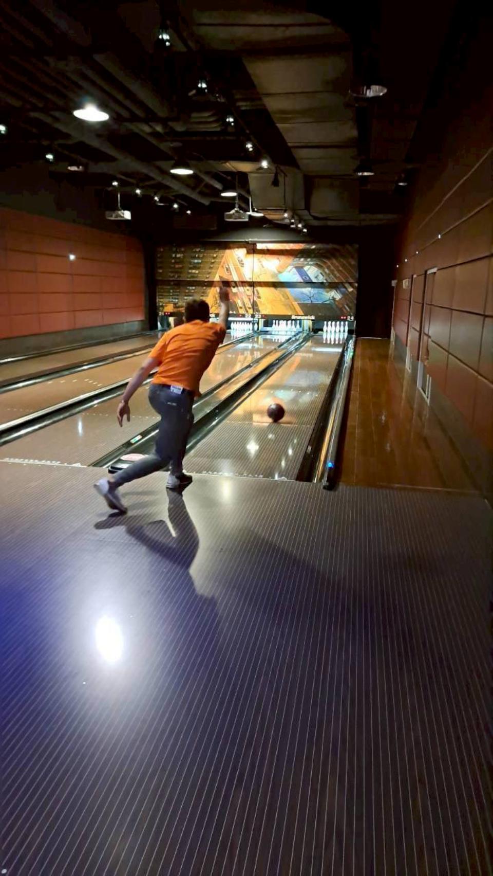 高市警局少年隊攜手少輔會邀兒少競技保齡球 穿插宣導防詐等預防犯罪