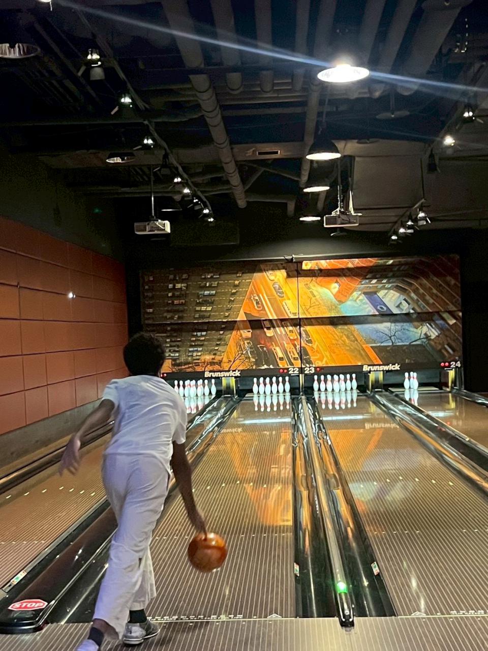 高市警局少年隊攜手少輔會邀兒少競技保齡球 穿插宣導防詐等預防犯罪