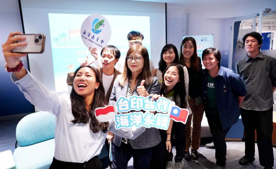 海委會印尼海廢治理合作計畫8青年代表前進雅加達 觀摩永續發展與環團智庫交流