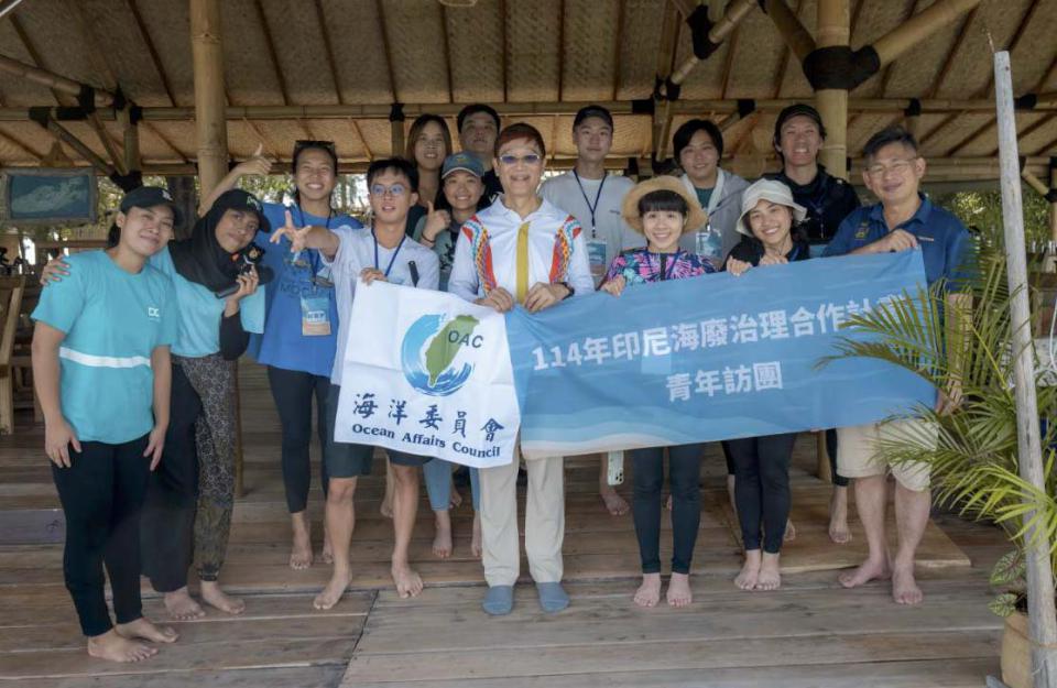 海委會印尼海廢治理合作計畫8青年代表前進雅加達 觀摩永續發展與環團智庫交流