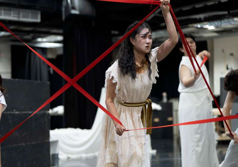 中山大學劇藝系114年公演《蝶變纏身》相約逸仙館 領先大專院校採劇場綠皮書製作