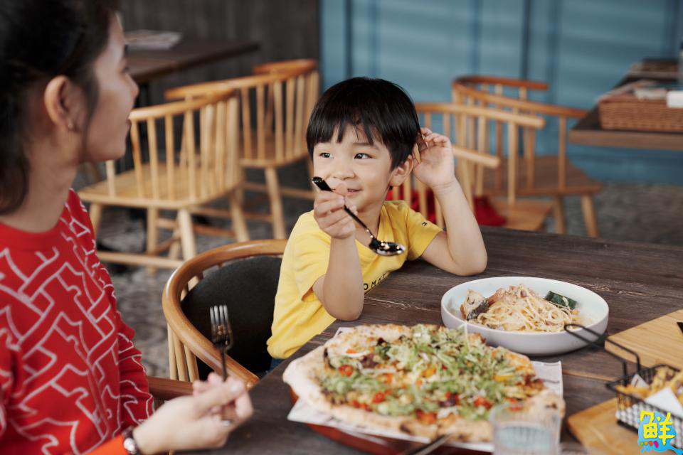 SKM Park Outlets 高雄草衙「雪境童話村」引爆話題 黑色星期五購物季優惠齊發