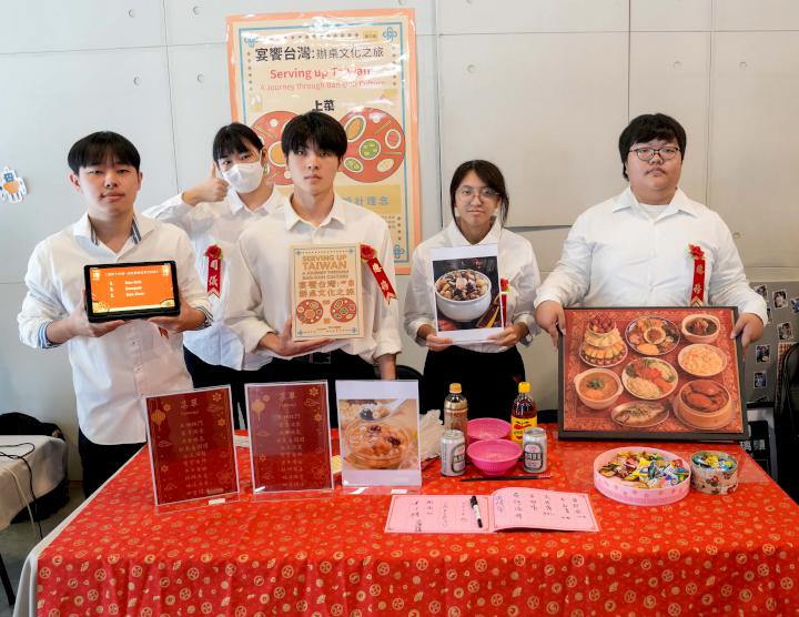 文藻外大外語系第20年畢業成果展雙拾之章 相約高市駁二特區Pinway8號倉庫