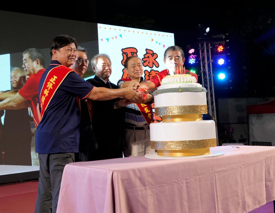 正修科大校友總會席開251桌邀校友回娘家 104級機械系校友傘兵秦良丰傷後現身