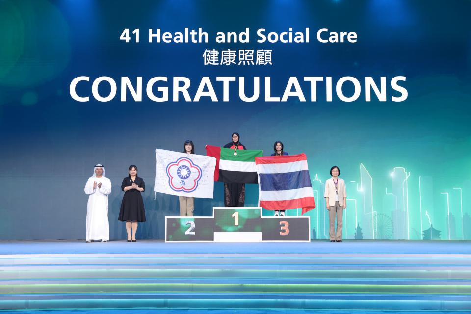 輔英科大第附醫護理部主任鄭慧如返校專講 五專護理科生張書涵備戰國際技能賽