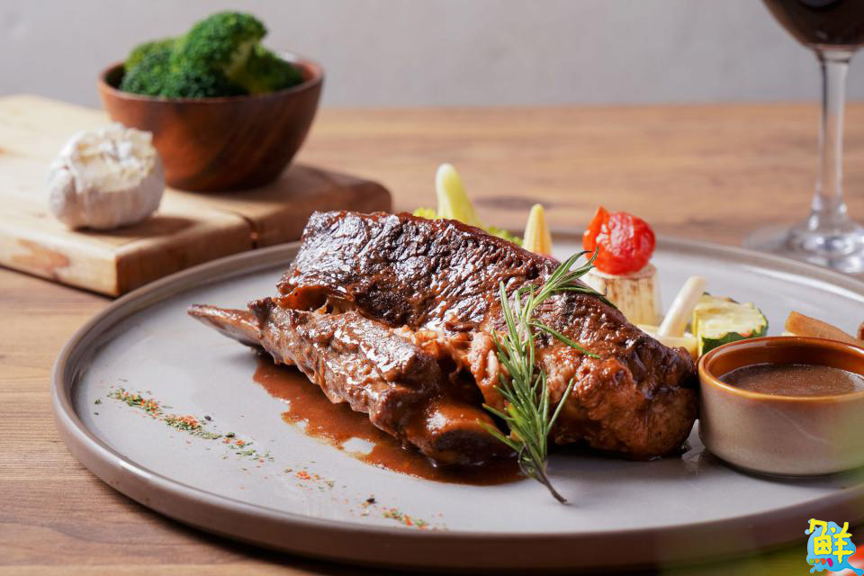 和逸飯店‧高雄中山館響應普發萬元政策 推出住房專案 會員享入住一萬再贈一萬