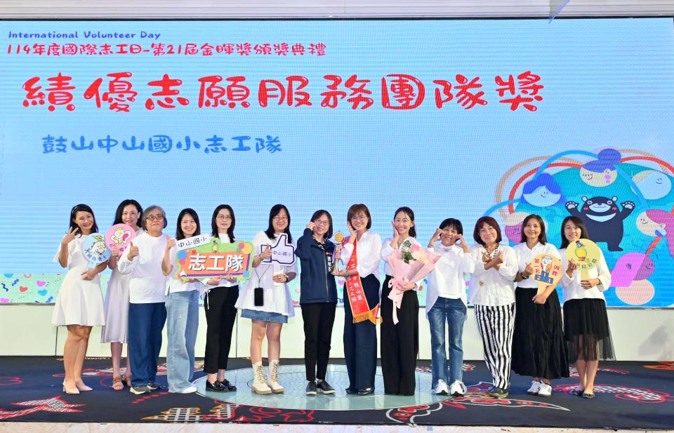 高市社會局攜手高市志願服務協會第21屆金暉獎 24人、8團體、5家庭獲表揚