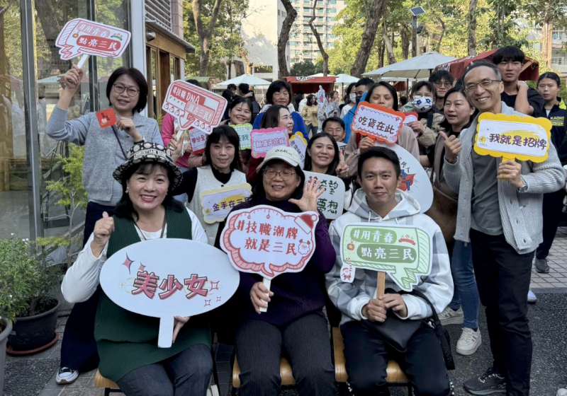 高市三民家商第二屆校友日微型創業市集 分享創業歷程展售自製商品