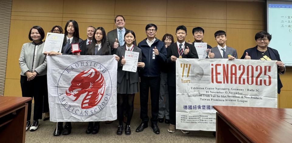 2025年第 77 屆 iENA 德國紐倫堡國際發明展 高雄美國學校5師生合力摘金