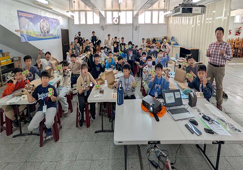 高市教育局攜手屏科大、航空學院、高餐大 前進岡山區兆湘國小推航天工程師研習營