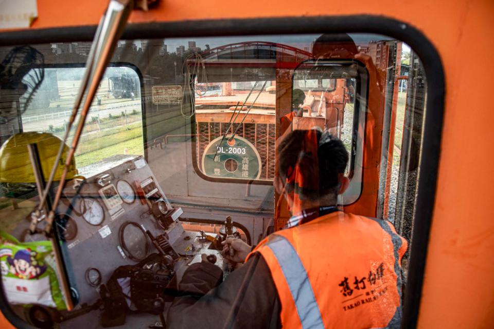 高史博舊打狗驛故事館營運15週年 喜迎台鐵DL-2003號貨車移動機檢修借展