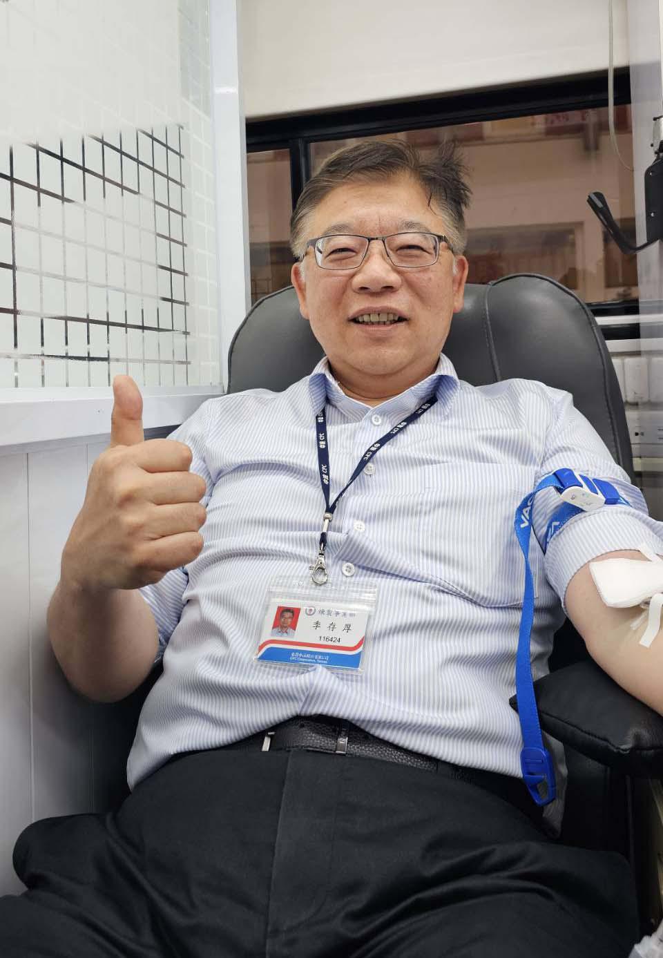 台灣中油煉製事業部邀同仁眷屬民眾挽袖獻愛 8小時募得42500cc熱血