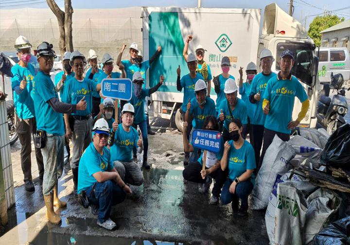 屏縣瑪家鄉五口家電線走火付之一炬 衡山基金會高雄行善團志工助修繕歡喜入新厝