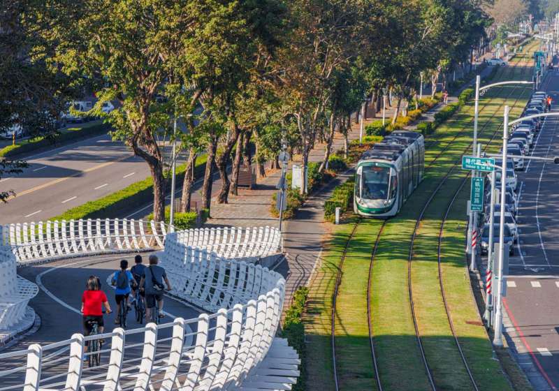 行政院第 8 屆政府服務獎 高市捷運局「輕軌點點串聯無礙暢行成圓」社會創新共融獎