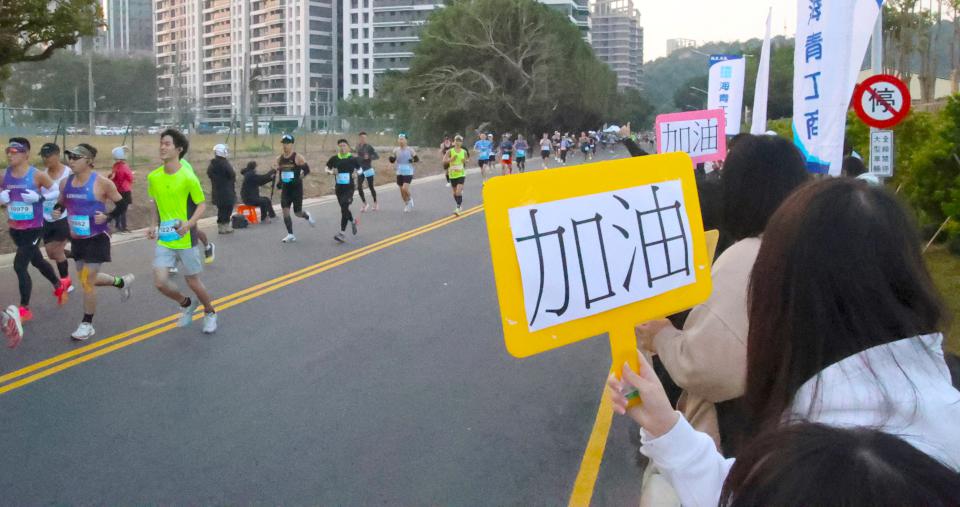 高市運發局2026高富馬國體場鳴槍起跑 路線首延伸北高雄邀社區宮廟組隊應援