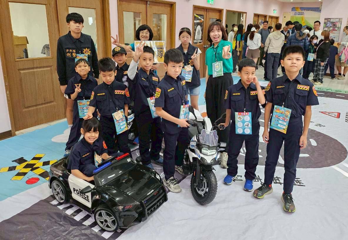 高市前鎮分局攜手少年隊、台虹教育基金會 邀孩童化身小小警察體驗日常勤務