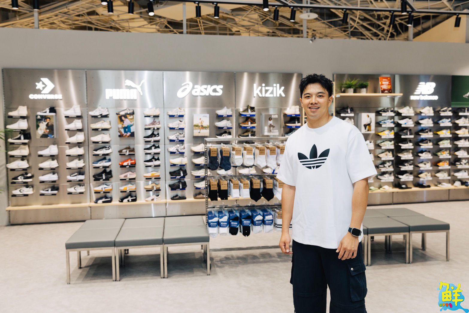 摩曼頓高雄大立店開幕!台鋼雄鷹吳念庭擔任剪綵嘉賓 吸引粉絲到場支持