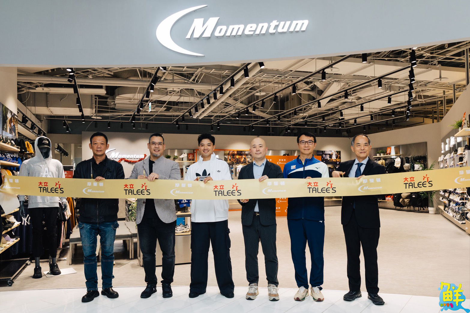 摩曼頓高雄大立店開幕!台鋼雄鷹吳念庭擔任剪綵嘉賓 吸引粉絲到場支持