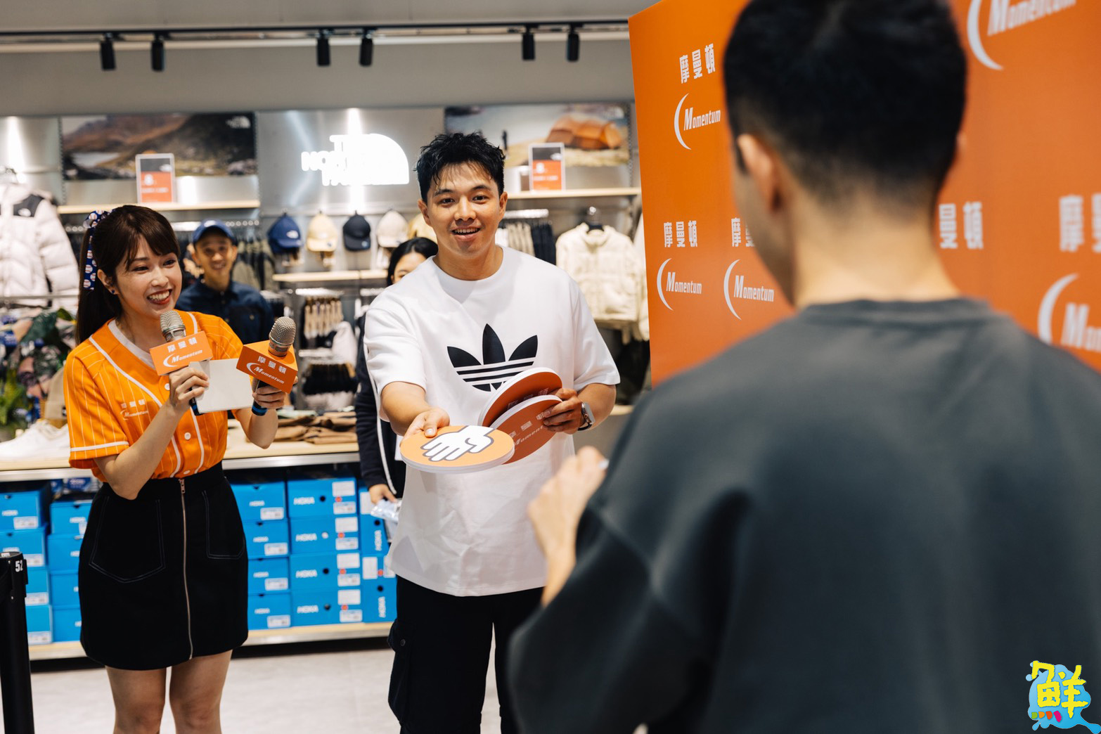 摩曼頓高雄大立店開幕!台鋼雄鷹吳念庭擔任剪綵嘉賓 吸引粉絲到場支持