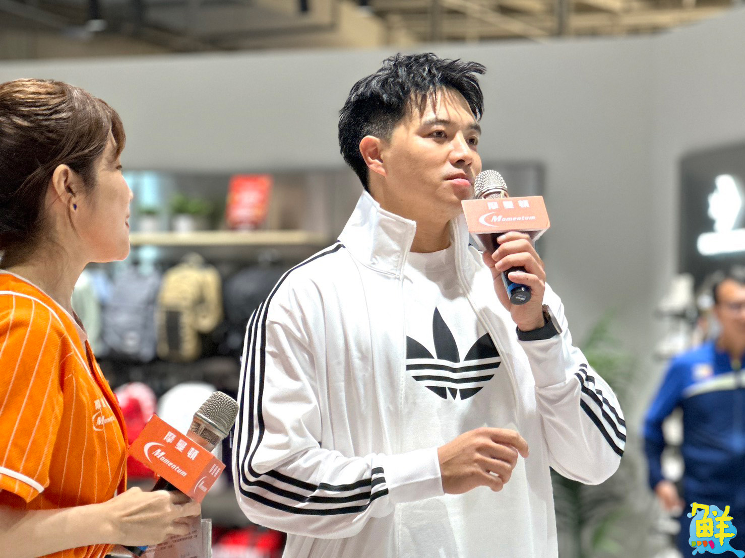 摩曼頓高雄大立店開幕!台鋼雄鷹吳念庭擔任剪綵嘉賓 吸引粉絲到場支持