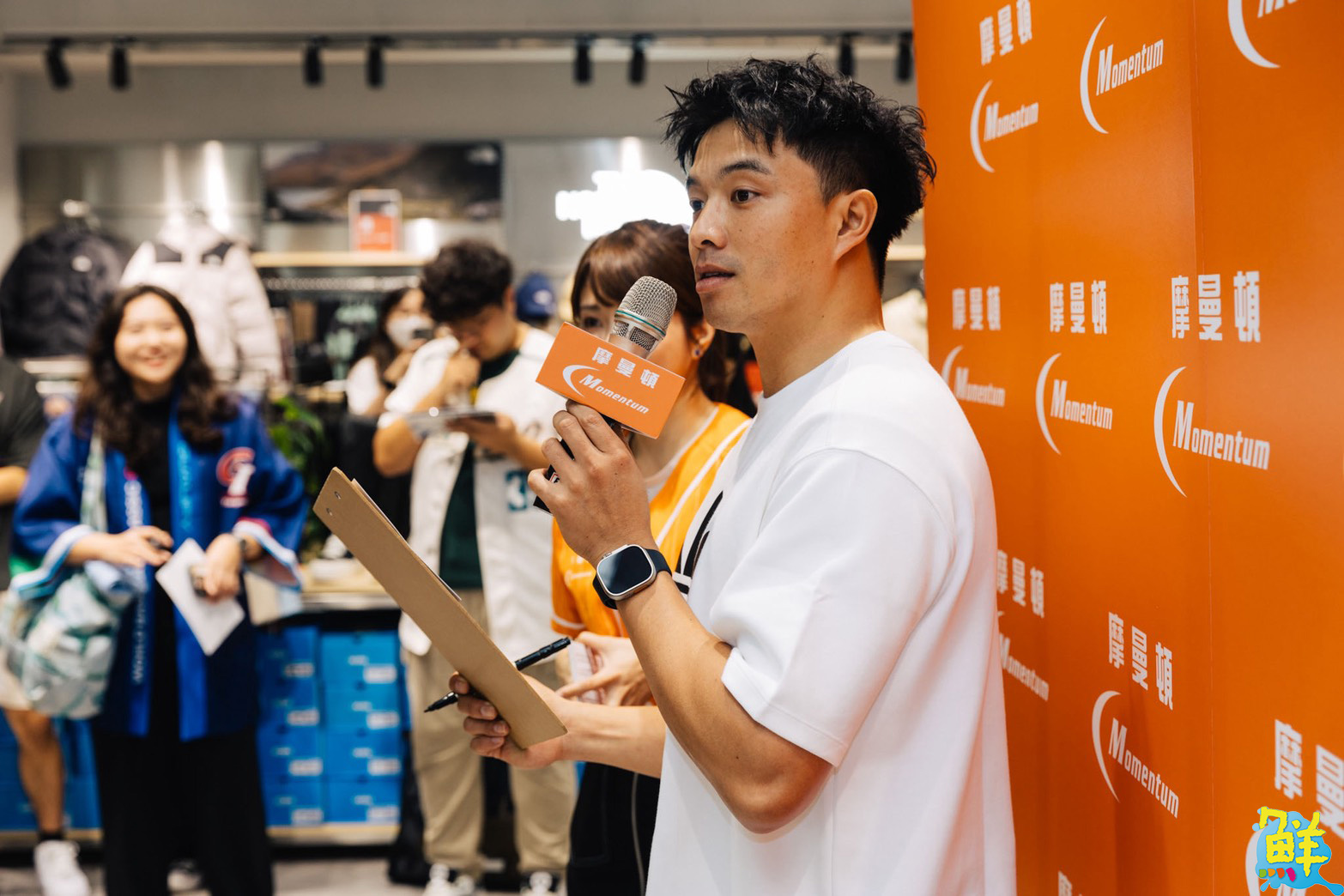 摩曼頓高雄大立店開幕!台鋼雄鷹吳念庭擔任剪綵嘉賓 吸引粉絲到場支持