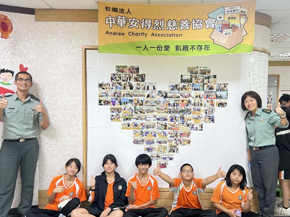 高市鳥松區文山高中教官室領軍探索服務社 前進食物銀行包裝食物箱體現服務學習