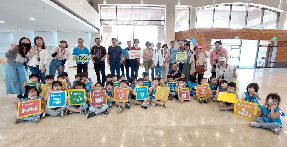 親子綜合類雜誌2025年友善家庭職場獎 臺灣港務領先全台國營事業連2年獲肯定