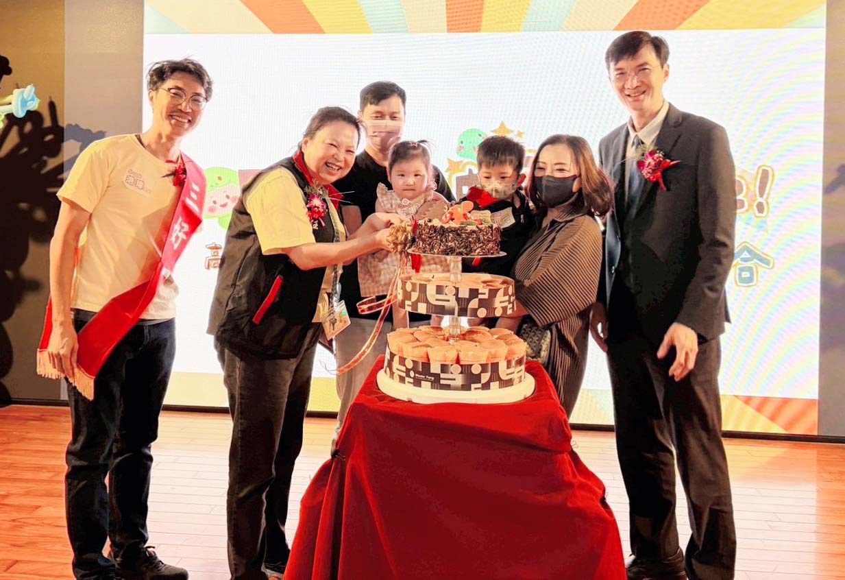 高醫邀70名早產兒及家屬回娘家 參與唱跳洗手舞、回顧生命歷程等活動