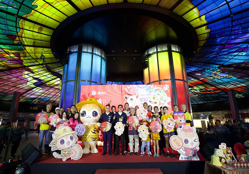 高捷貓站長蜜柑跨界結合北港朝天宮虎爺躍上列車 同步聯名推周邊商品