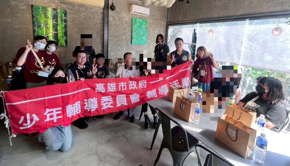 高市警局少年隊攜手少輔會邀兒少訪多肉植物園區 實作植栽穿插反毒防詐宣導