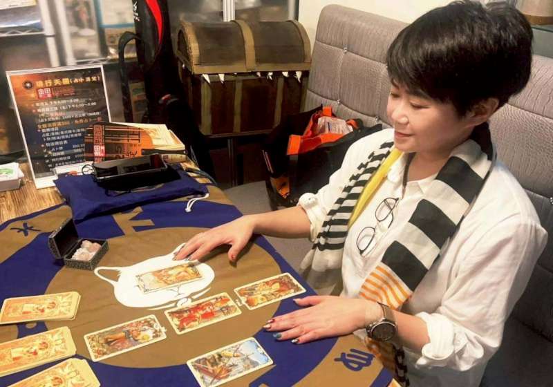 公仔模型動漫專門店攜手高市旅傳協會 12月21日邀享聖誕分享餐體驗占卜