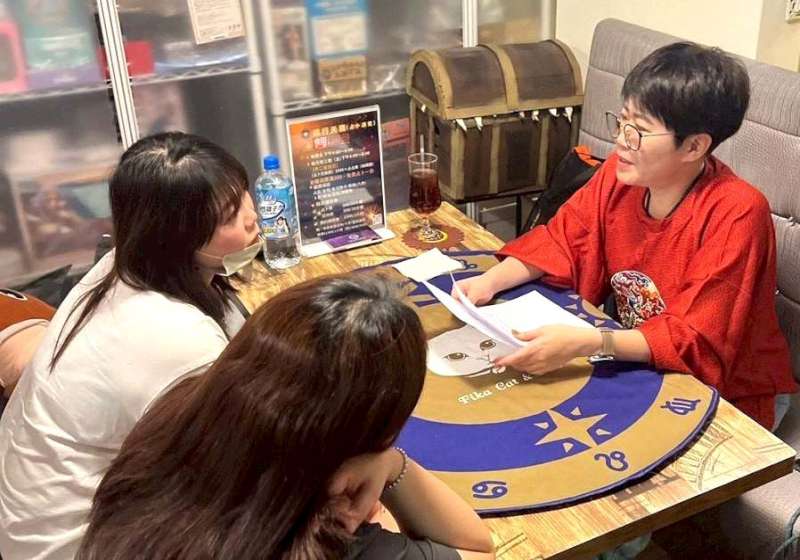 公仔模型動漫專門店攜手高市旅傳協會 12月21日邀享聖誕分享餐體驗占卜