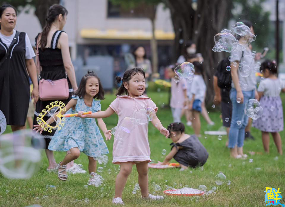 高市府觀光局舉辦「鳳山復古野餐日」吸引2萬人湧入 成功帶動當地觀光業績