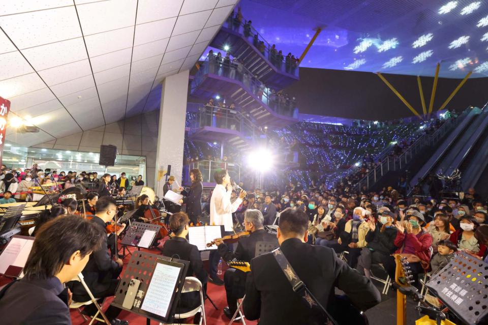 高捷完成12月大型活動疏運整備 加密班距、月台出入口增人力、機動調度列車