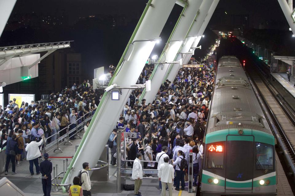 高捷完成12月大型活動疏運整備 加密班距、月台出入口增人力、機動調度列車