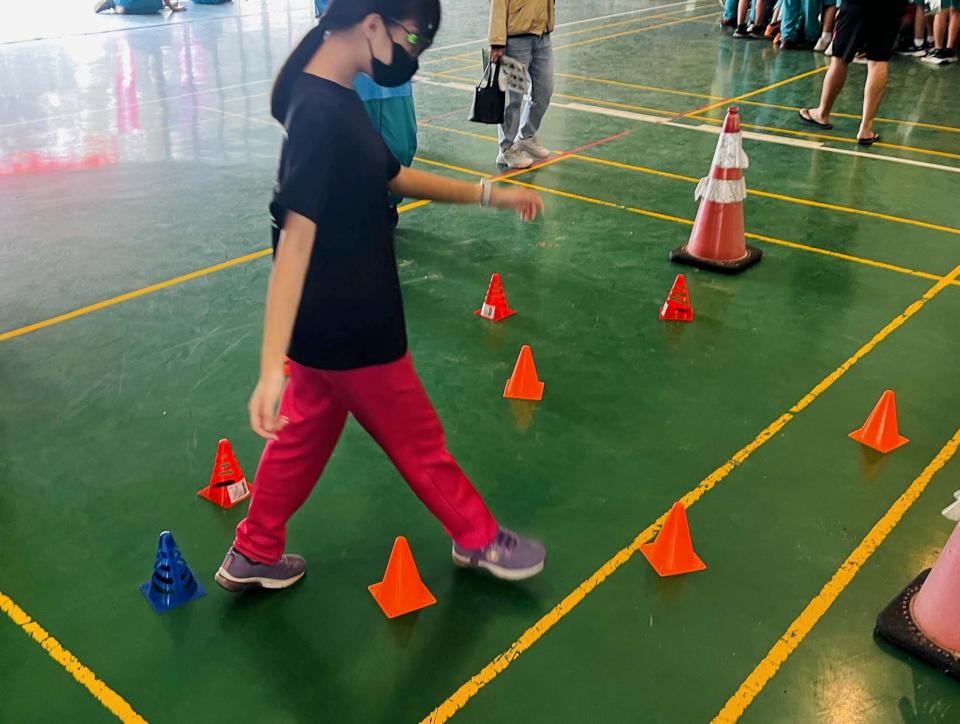 高市梓官區蚵寮國中第31週年校慶運動會 驗光師公會闖關遊戲宣導護眼知識